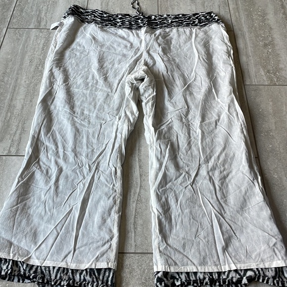 INC Plus Tribe DC mid rise wide leg black & white print pants for women 4X - Picture 9 of 10